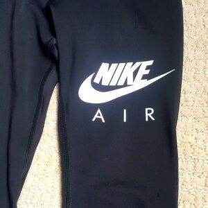 Nike Air Dry Fit Leggings - Functional & Comfortable!
